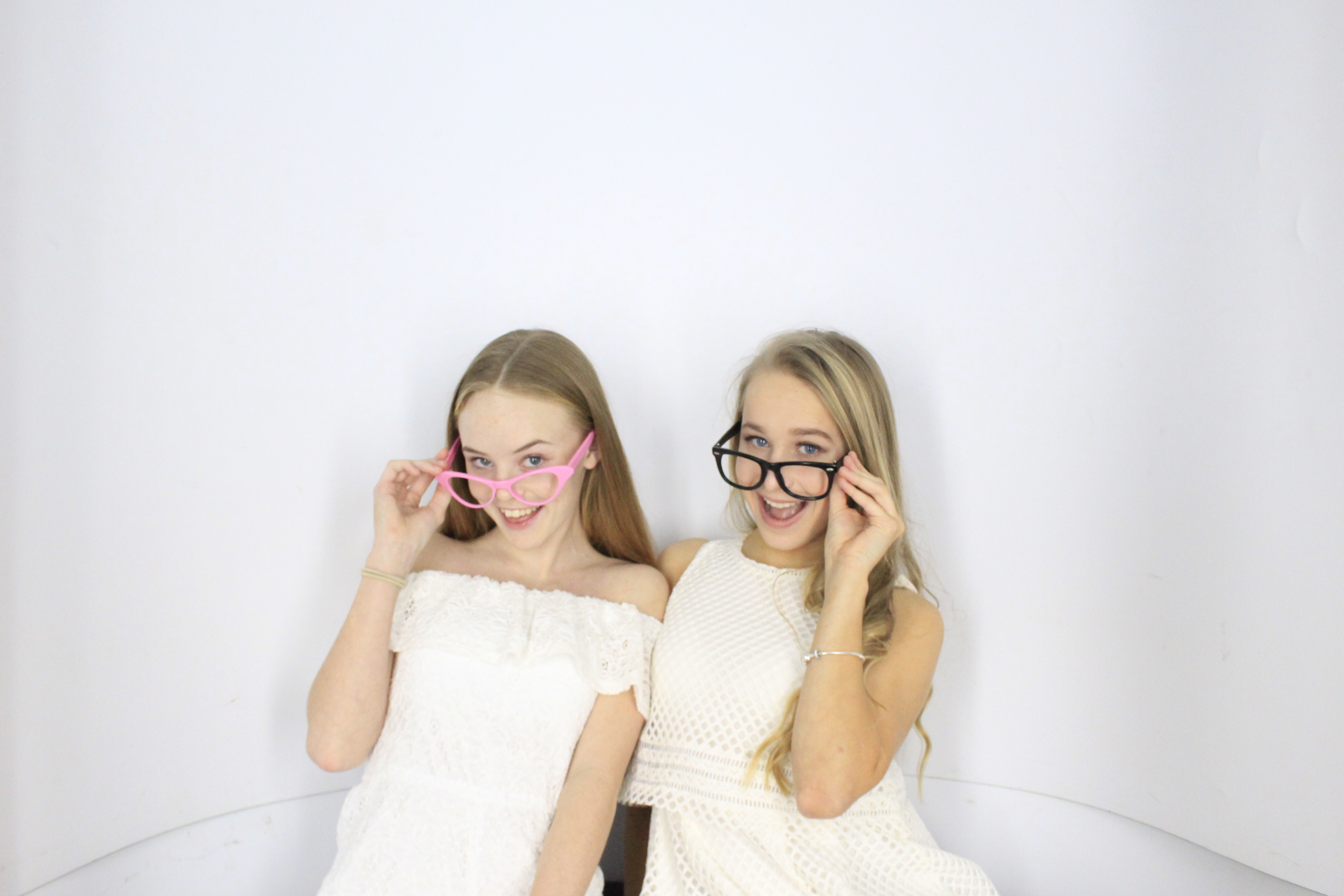 Issy & Alice's 18th Birthday Party | View more photos from the event at gallery.myphotoboothexperience.co.uk/u/MyPhotoBoothExperienceLtd/Issy-Alices-18th-Birthday-Party